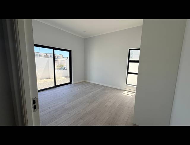 5 BEDROOM HOUSE FOR SALE IN SANDOWN